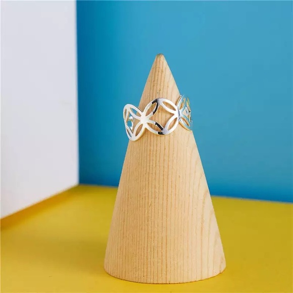 3/$15🔥New floral adjustable ring - Picture 2 of 2